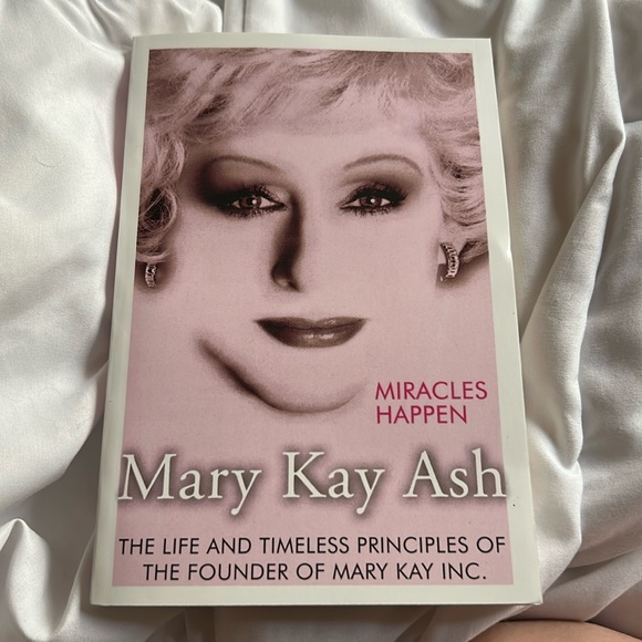 Mary Kay Other - MARY KAY ASH BOOK